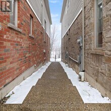 695 Robert Ferrie Dr in Waterloo, ON - Building Photo - Building Photo