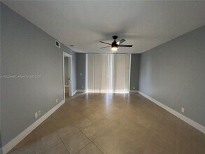 5761 Riverside Dr in Coral Springs, FL - Building Photo - Building Photo