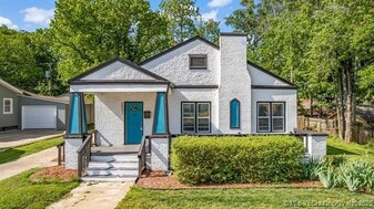 2047 E 13th St in Tulsa, OK - Building Photo