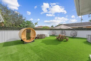 2128 Dock St in West Palm Beach, FL - Building Photo