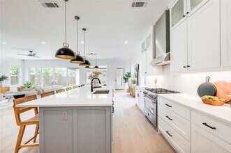 5710 Vanderbilt Ave in Dallas, TX - Building Photo - Building Photo