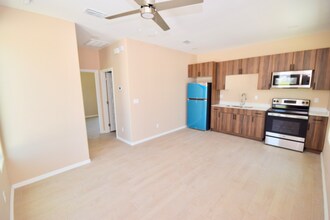 3113 W Kenwood St-Unit -Unit 3 in Edinburg, TX - Foto de edificio - Building Photo