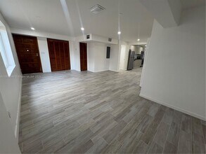 3291 SW 25th St in Miami, FL - Building Photo - Building Photo