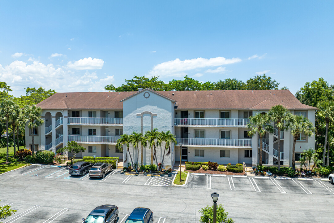 Festivita Village A Condos in Boynton Beach, FL - Foto de edificio