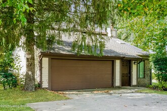 2808 Six Mile Ln in Louisville, KY - Building Photo - Building Photo