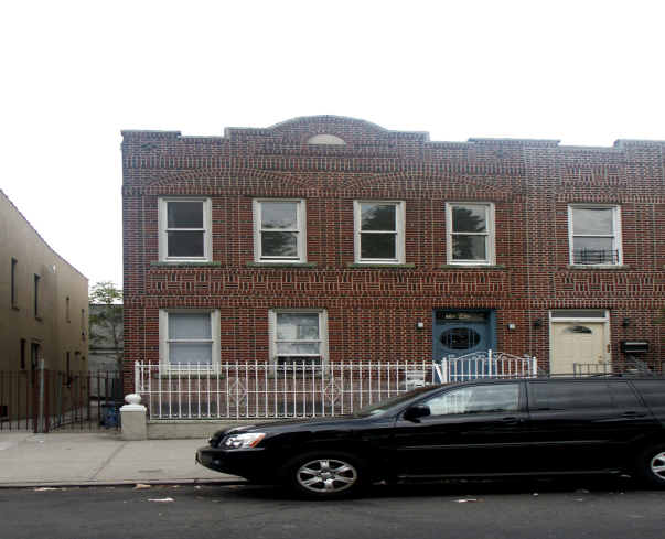 1451 White Plains Rd in Bronx, NY - Building Photo