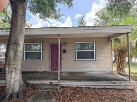 1273 S Betty Ln in Clearwater, FL - Building Photo