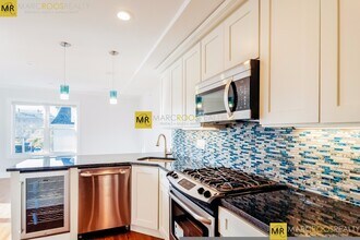 230 Maverick St, Unit 108-3 in Boston, MA - Foto de edificio - Building Photo