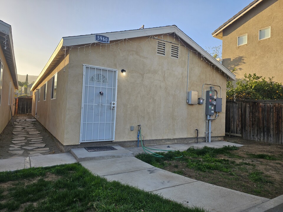 5954 La Sierra Ave, Unit La Sierra in Riverside, CA - Building Photo