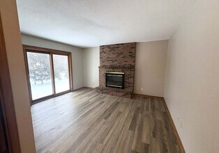 7362 Paulsen Dr in Eden Prairie, MN - Foto de edificio - Building Photo