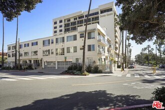 2101 Ocean Ave in Santa Monica, CA - Building Photo - Building Photo