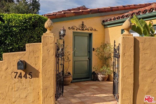 7445 Palo Vista Dr in Los Angeles, CA - Building Photo - Building Photo