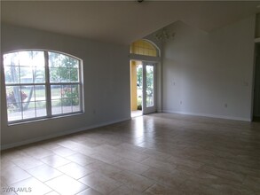 634 SE 9th Ave in Cape Coral, FL - Building Photo - Building Photo