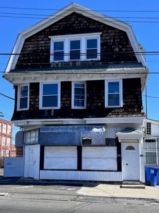 100 Bishop Ave in Bridgeport, CT - Building Photo