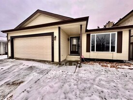 10423-10440 40 Ave NW in Edmonton, AB - Building Photo