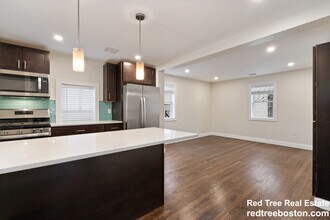 4 Chestnut Pl, Unit 2 in Boston, MA - Foto de edificio - Building Photo