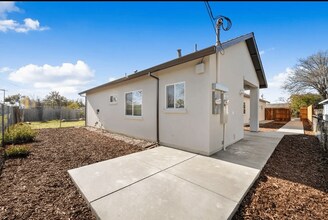 3922 Fig St in Sacramento, CA - Building Photo - Building Photo