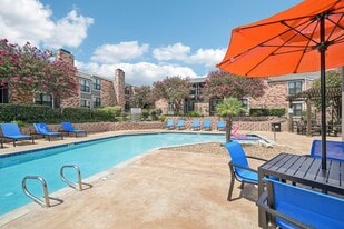 Biltmore Park Apartments in San Antonio, TX - Building Photo
