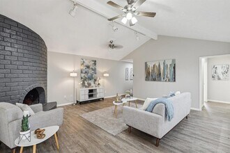10 T Huxley Ln in Missouri City, TX - Foto de edificio - Building Photo