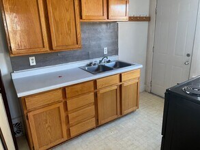 325-327 3rd St NE in Watertown, SD - Foto de edificio - Building Photo