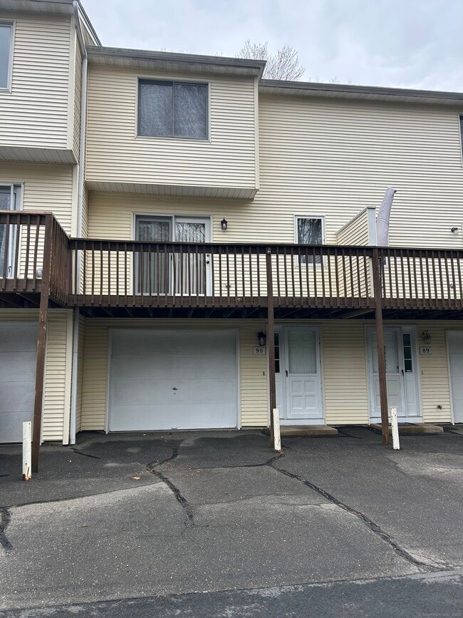410 Emmett St in Bristol, CT - Building Photo - Building Photo