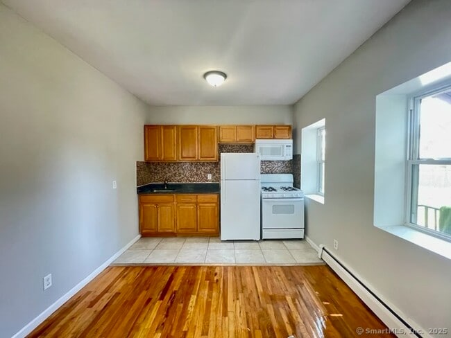 210 Rosette St in New Haven, CT - Foto de edificio - Building Photo