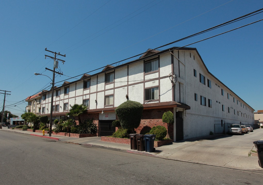 Crest Valley Rental Homes in Hawthorne, CA - Building Photo