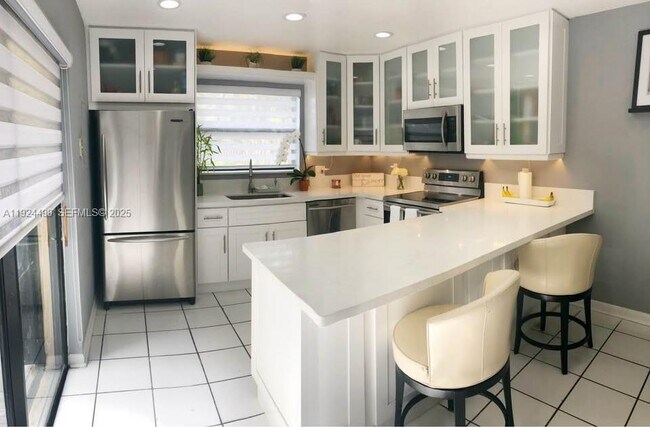 13993 SW 94th Cir Ln in Miami, FL - Building Photo - Building Photo