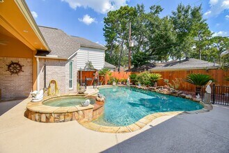8315 Mentmore Dr in Spring, TX - Building Photo - Building Photo