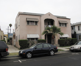 6812 Stafford Ave in Huntington Park, CA - Foto de edificio - Building Photo