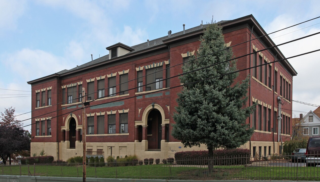 McKneesport Elderly Apartments in McKeesport, PA - Foto de edificio