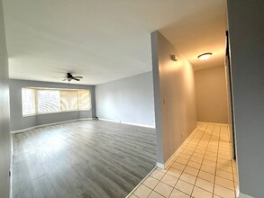 3108 Roberts Dr in Woodridge, IL - Building Photo - Building Photo