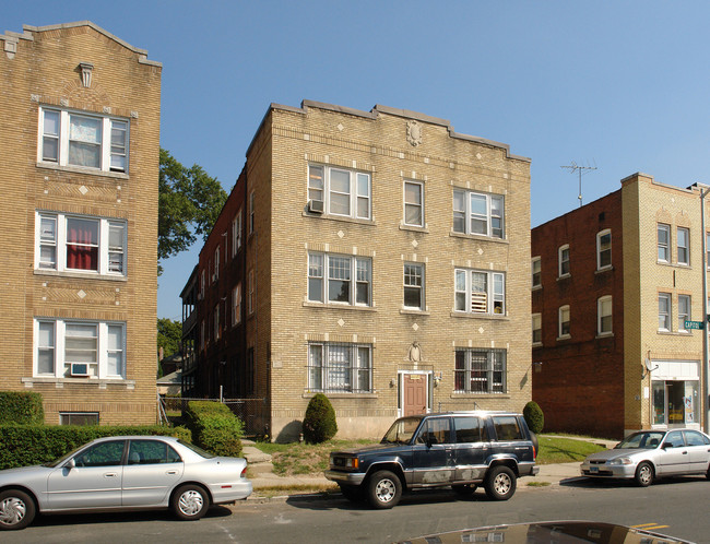 1050 Capitol Ave in Hartford, CT - Foto de edificio - Building Photo