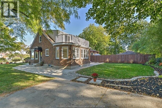 property at 909 Monmouth Rd