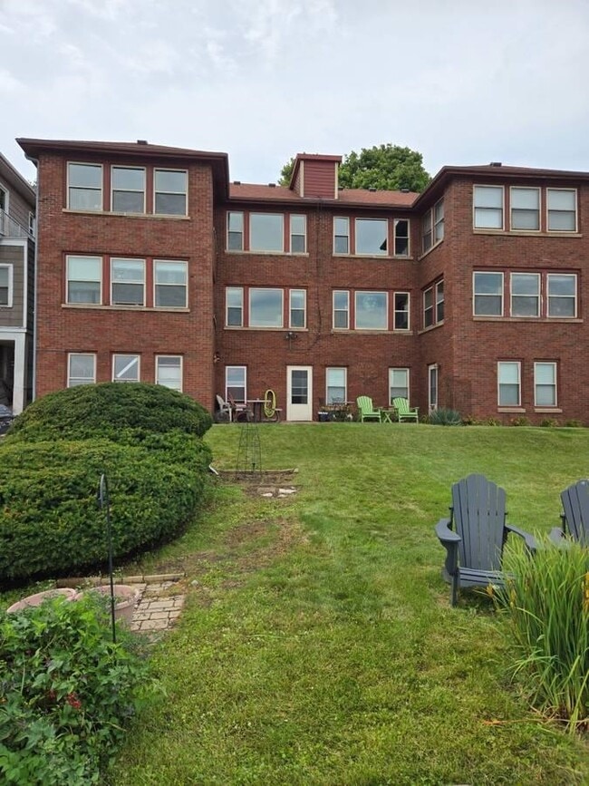 1325 Morrison St in Madison, WI - Building Photo - Building Photo