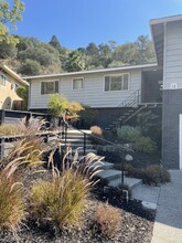 90 Elizabeth Way in San Rafael, CA - Building Photo - Building Photo