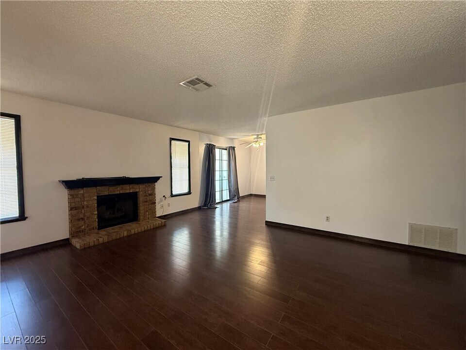 6661 W Tropicana Ave in Las Vegas, NV - Building Photo