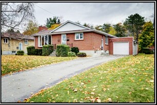 28 Abbott Blvd in Cobourg, ON - Building Photo