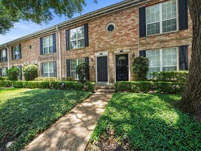 6402 Del Monte Dr in Houston, TX - Building Photo - Building Photo