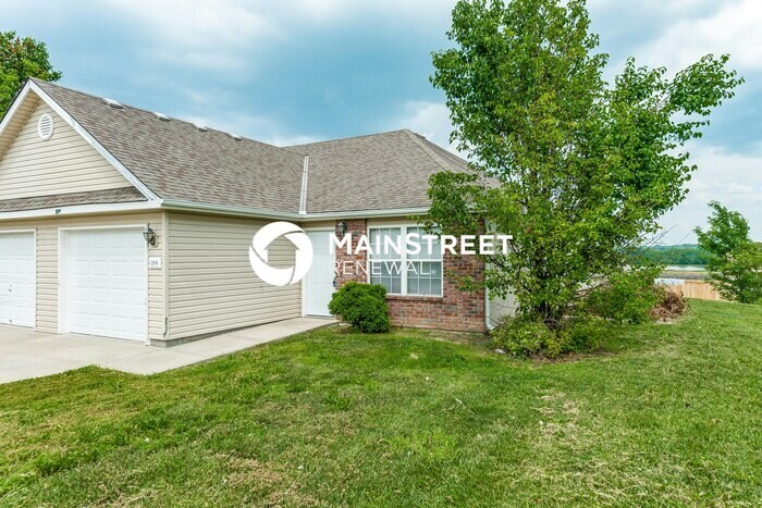 204 Palmer Ct in Pleasant Hill, MO - Building Photo