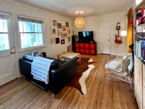 11664 Chandler Blvd, Unit A in North Hollywood, CA - Building Photo - Building Photo