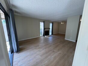 28549 Conejo View Dr in Agoura Hills, CA - Foto de edificio - Building Photo