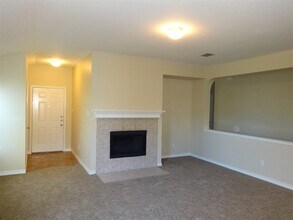 820 Bee Creek Ln in Fort Worth, TX - Foto de edificio - Building Photo