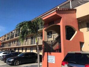 2319 W 60th St in Hialeah, FL - Building Photo - Building Photo