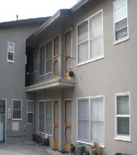 1040 Ximeno Ave in Long Beach, CA - Foto de edificio - Building Photo