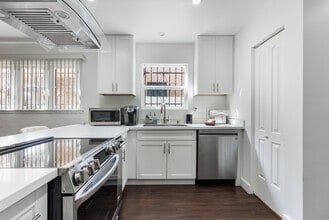 2509 W 73rd St, Unit 2509 in Los Angeles, CA - Building Photo - Building Photo