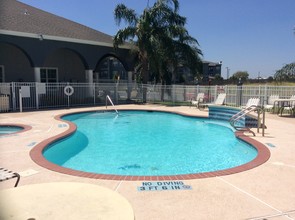 Redbud Place Apartments in McAllen, TX - Building Photo - Building Photo