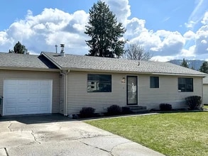 9978 N Sunview Ln, Unit 9976 in Hayden, ID - Foto de edificio - Building Photo