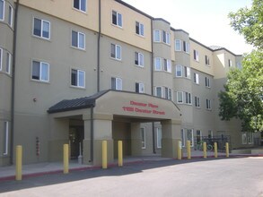 Decatur Place Apartments in Denver, CO - Foto de edificio - Building Photo