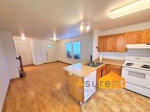 1298 Clearsprings Dr in Medford, OR - Building Photo - Building Photo